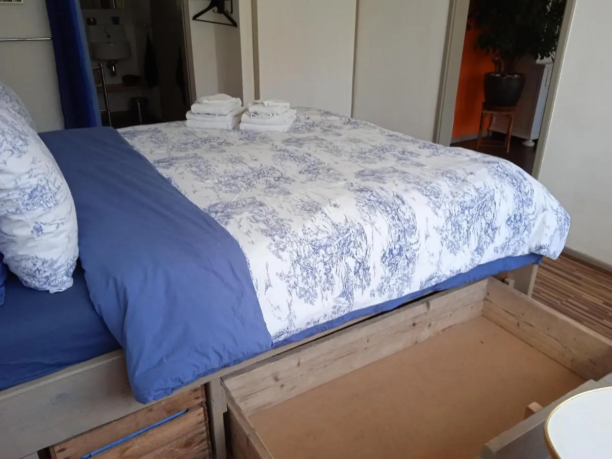 Bed&Breakfast Amsterdam West 2*,