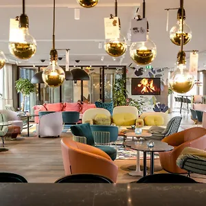 Hotel One ***